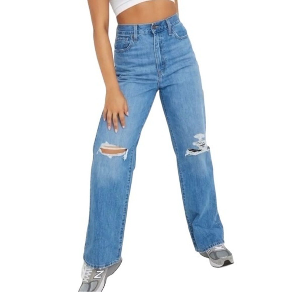 Levi’s High Waisted Straight Distressed Jean size 24 in Medium Wash
